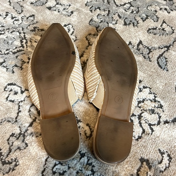 Woven/textured white and beige/nude size 7 mules - Picture 4 of 4